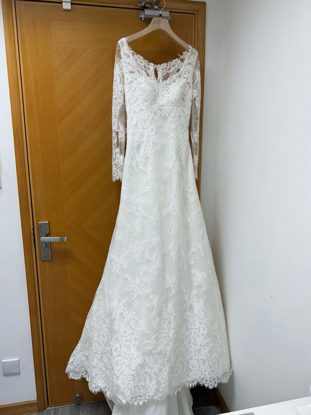 Aire Barcelona by Rosa Clará white long-sleeves lace wedding dress Berlina